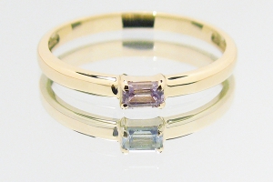 Лот № 0390-Золотое кольцо с александритом